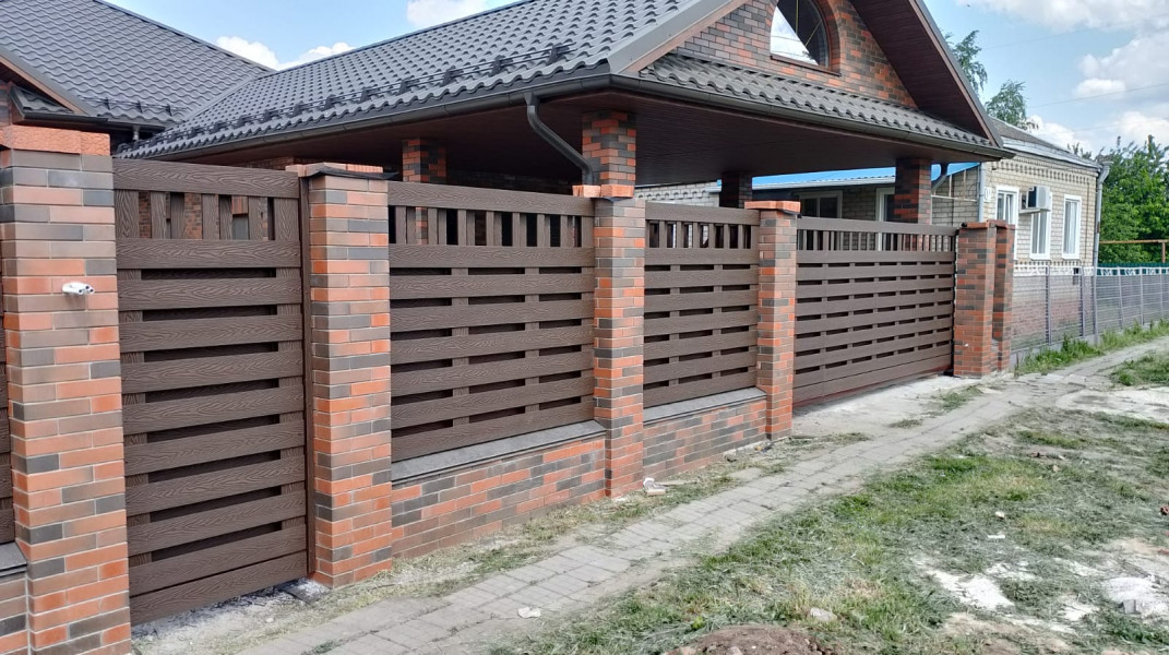 Забор-шахматка, откатные ворота и калитка из ДПК EasyDecking