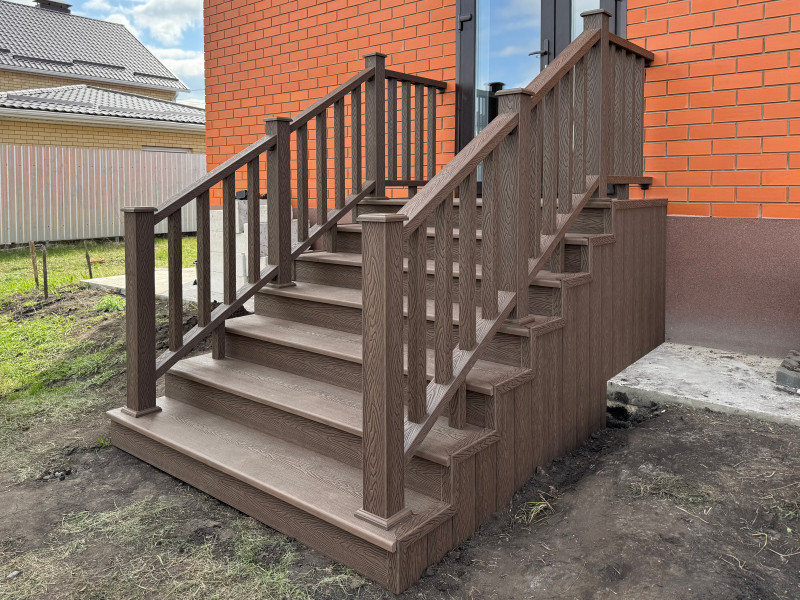 Отделка крыльца ДПК EasyDecking Wood-X в цвете «Венге»