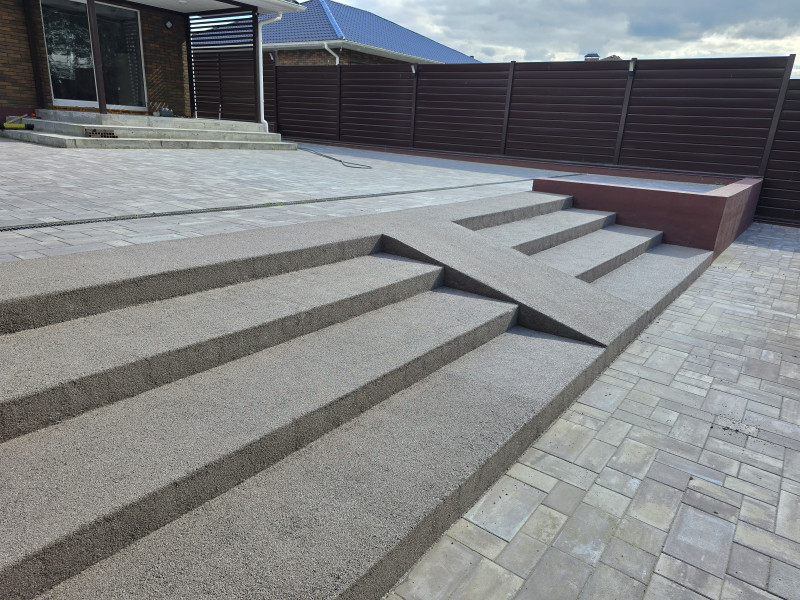 EPDM покрытие для ступеней в коттеджном поселке «Яблоневый сад»