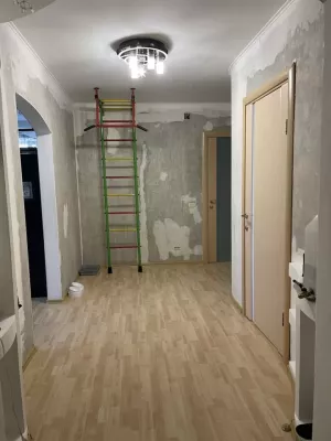 До выполнения работ по нанесению декоративной штукатурки
